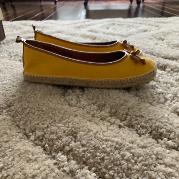 G.H. Bass & Co Tweedy Yellow Espadrille/Flats Size 7.5 (NWT) - Picture 4 of 7